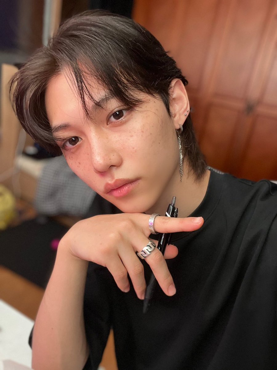 felixdots's tweet photo. FELIX’S BIRTHDAY YAY YAY
↳ felix 🫧
 #스트레이키즈  #straykids  #필릭스 #felix #OurBrightSunFelixDay https://t.co/Z0CUYrtz7I