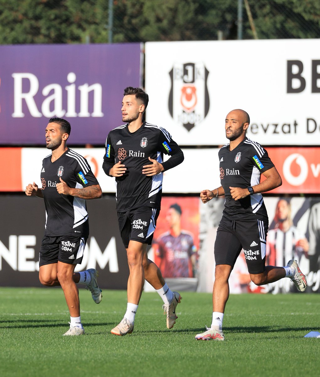 Besiktas's tweet photo. Beşiktaşımız, İstanbulspor maçı hazırlıklarına bugün yaptığı antrenmanla devam etti. 🦅

#İSTvBJK https://t.co/0NTKokM7We