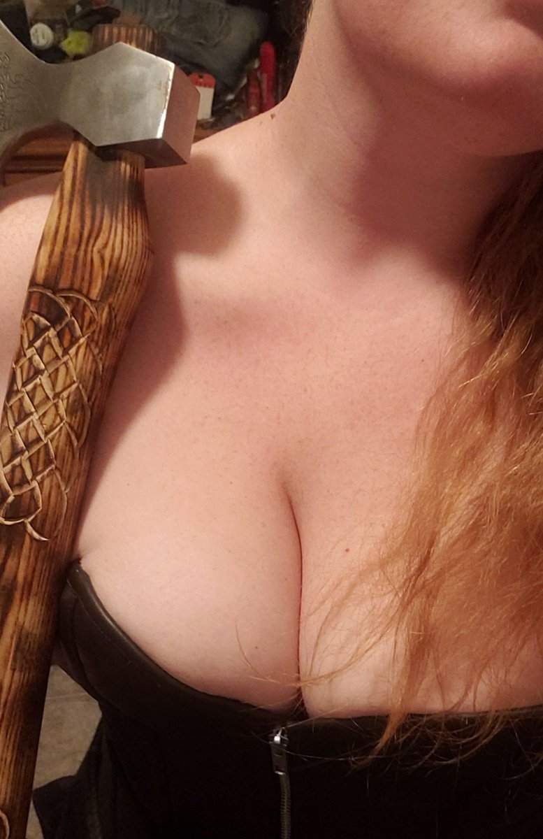 RedheadRebel4's tweet photo. Feeling those valkyrie vibes today 🤘 things are getting spicy over on my OF. Go check those links 😈 

#Valkyrie #sellingcontent #hotwife #bbw #bigtits #corset #battleax #content #onlyfans #shieldmaiden https://t.co/RWZTaKpglK
