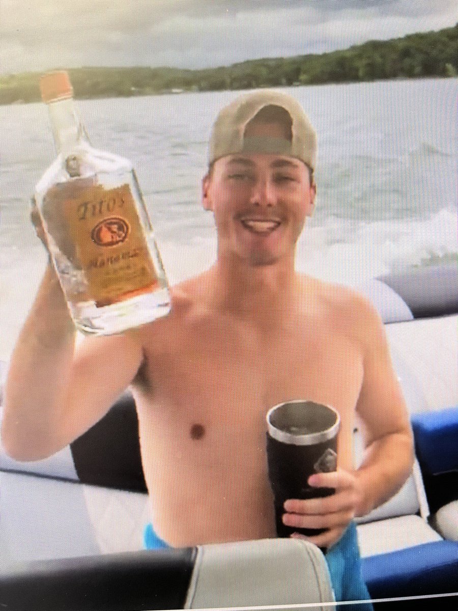 jmfoust's tweet photo. “Ahhh, the good Flanigan boy!’
Have an Uncle Tito’s for me, my man, cuz you know I’m going to have a couple for you! Happy birthday, buddy! @flanigan_hunter @TitosVodka https://t.co/KwJustTKUD