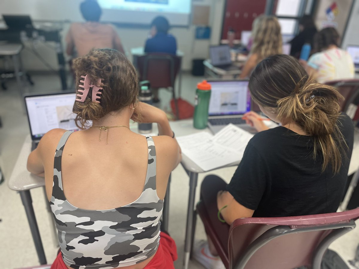 MsFusinaChem's tweet photo. Honors Chem students explored signs of chemical reactions using @ExploreLearning Gizmos! @SSSASsaints #ChemEd #SaintsLearn #SaintsScience https://t.co/dimKdIW9GA