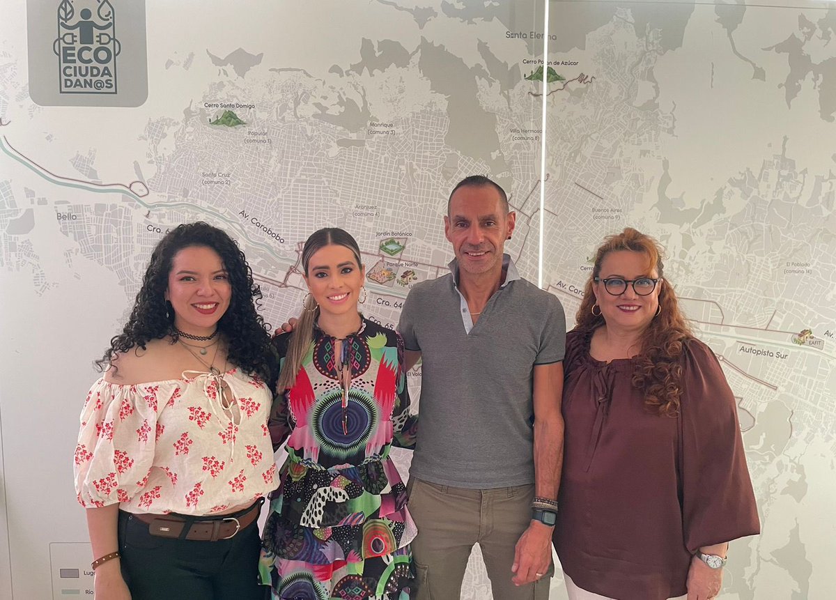 d_cardonaduque's tweet photo. Hoy hablamos con la Universidad Essex de Inglaterra 🏴󠁧󠁢󠁥󠁮󠁧󠁿 sobre estrategias de movilidad activa 🚶‍♂️ y sostenible 🚲 y el impacto social que generamos en el Distrito. #MovilidadActiva @sttmed https://t.co/yahxK0QiZK