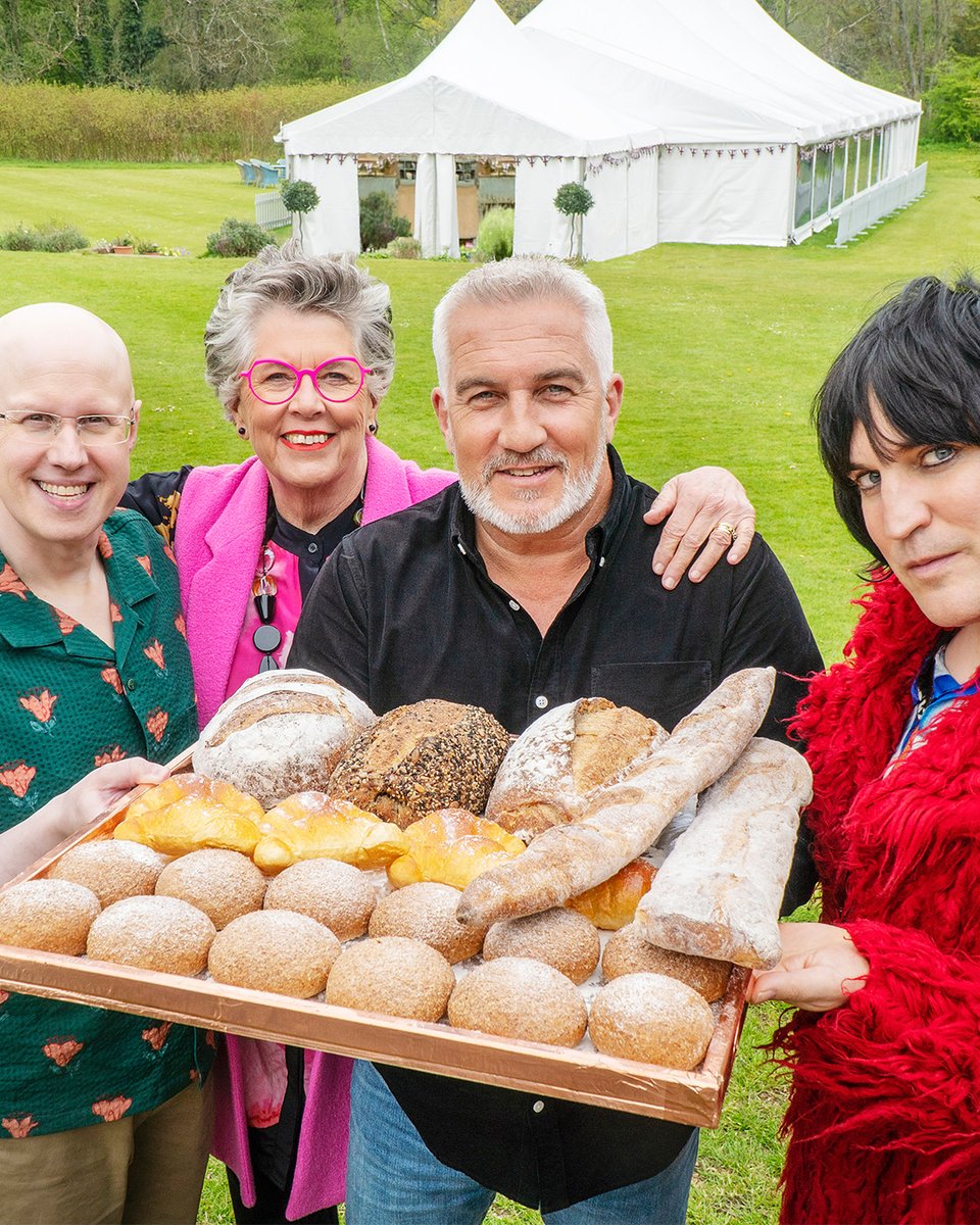 BritishBakeOff's tweet image. For our friends across the pond, the new series will air on @Netflix every Friday from September 16. #GBBO