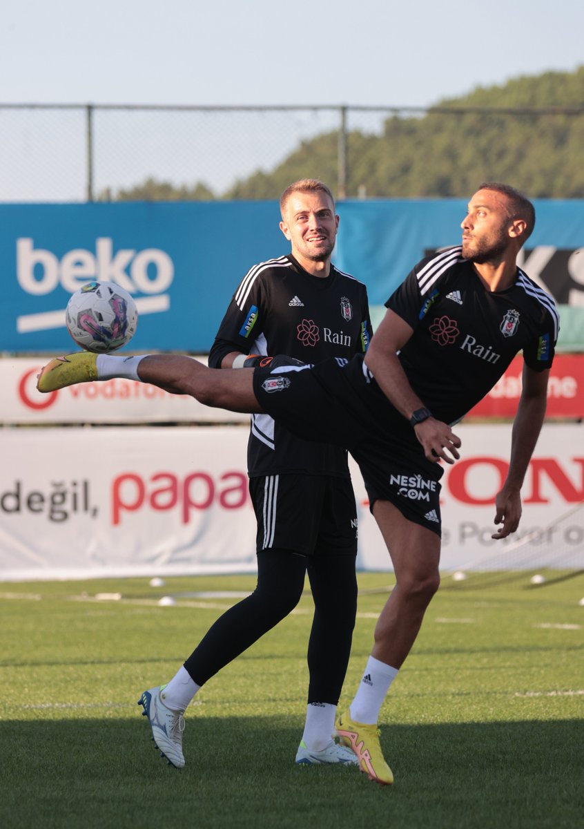 Besiktas's tweet photo. Beşiktaşımız, İstanbulspor maçı hazırlıklarına bugün yaptığı antrenmanla devam etti. 🦅

#İSTvBJK https://t.co/0NTKokM7We