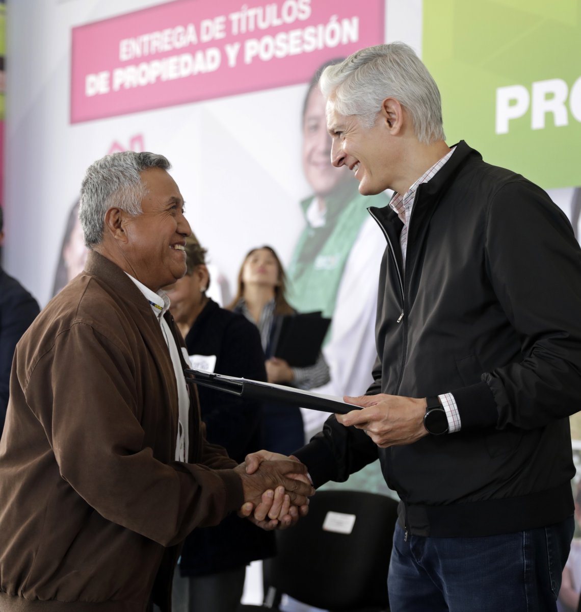 En #Tlalnepantla entregamos títulos de propiedad para que más de 1,000 familias tengan certeza del patrimonio que con tanto esfuerzo y durante tantos años han trabajado.