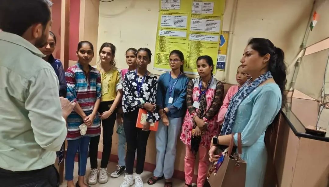 Trinity_Jal's tweet photo. Department of Economics visited Indian Bank for gaining more practical knowledge.
#trinity #economics #bankvisit #indianbank #experientiallearning https://t.co/VvxbuKtccf