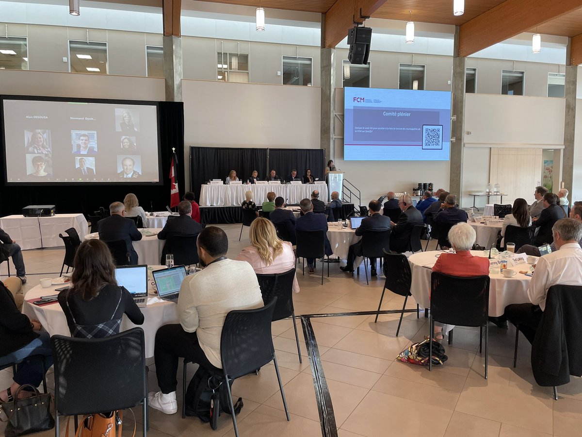 Hartsar's tweet photo. Wonderful to have @FCM_online board and committee members gathered together in person (and online!) in beautiful Strathcona County, AB. Great conversations about issues that are important to municipalities from coast to coast to coast. https://t.co/ryo7HEdRiE