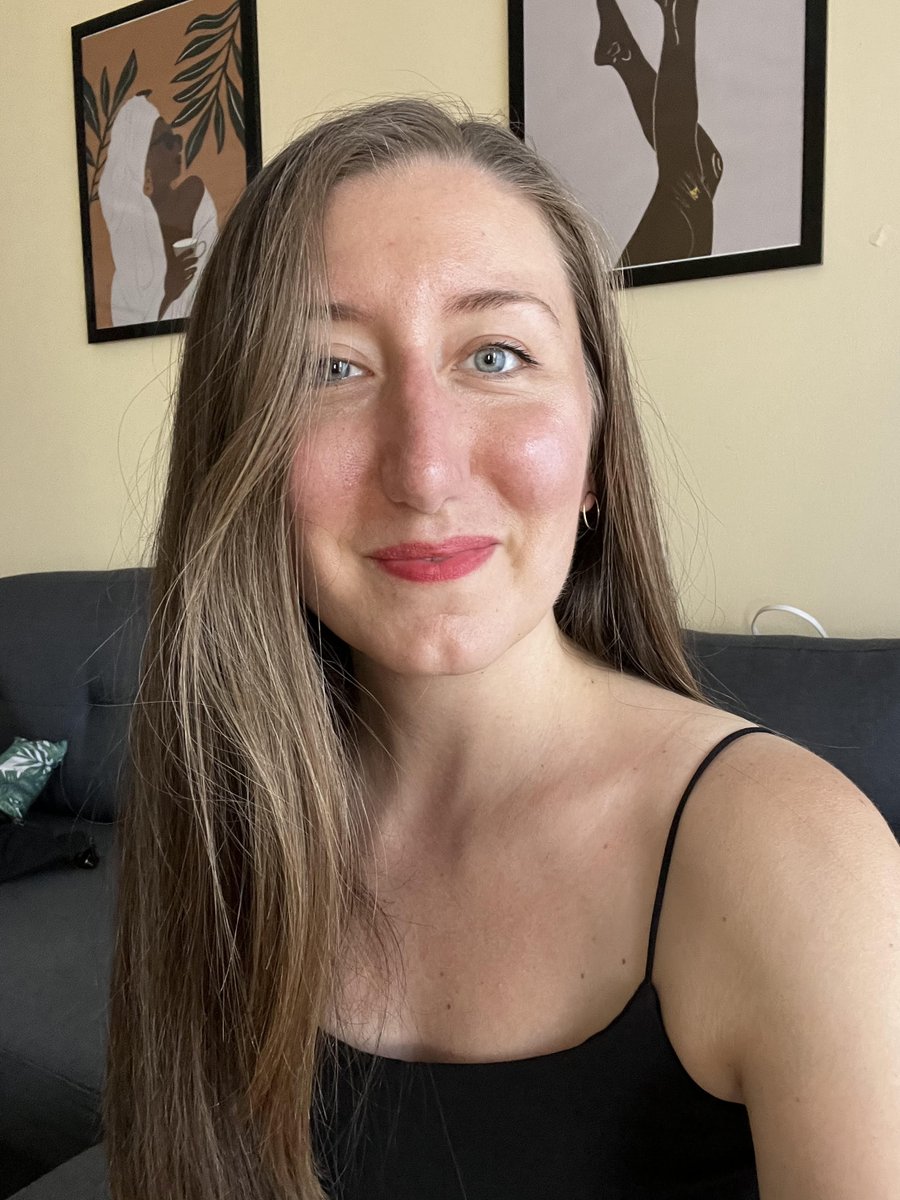 Gabriela is a writer and sometime poet based out of Montreal. She is most interested in exploring human relationships, resilience and the different ways people communicate. Her poetry centres around desire and longing.

Tickets to our Sat show here: bit.ly/35UwhC9