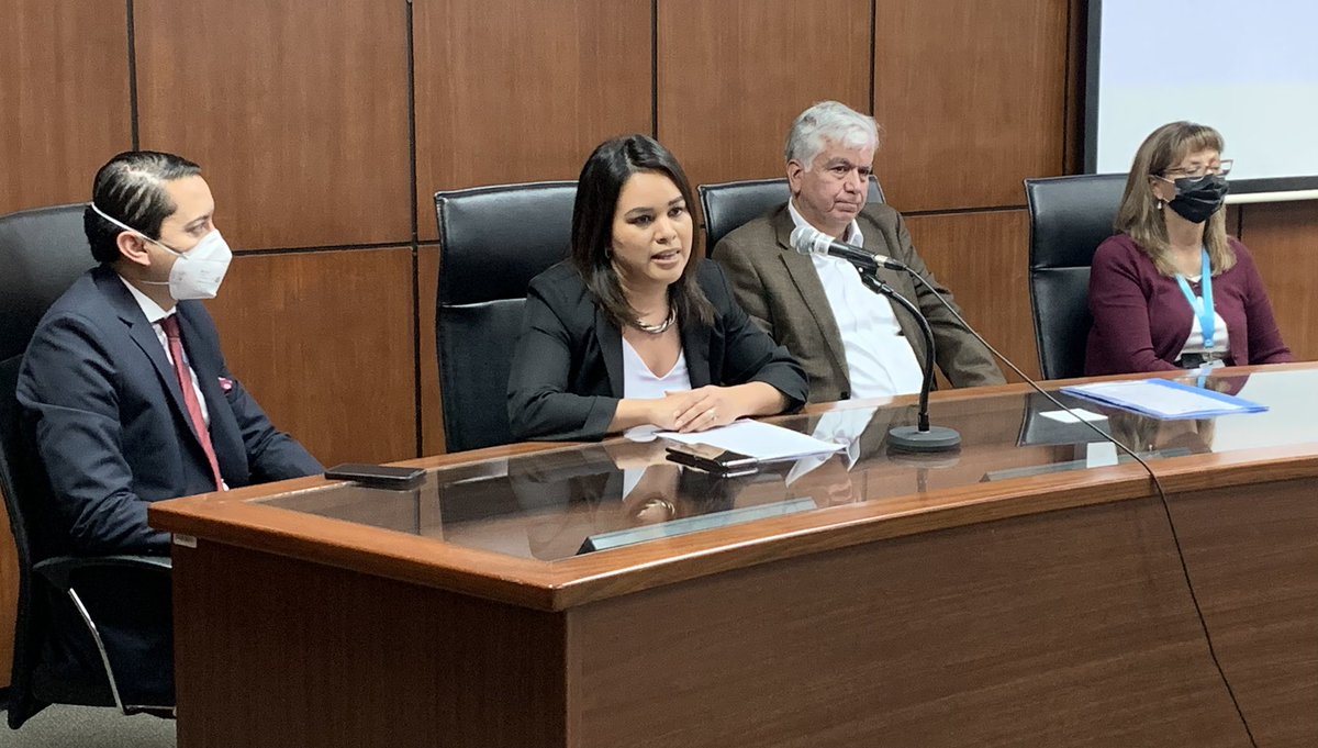 Vero_Velasco_S's tweet photo. El @SRIoficialEc realiza la actualización del convenio con la @PUCE_Ecuador para trabajar con el Núcleo de Apoyo Contable y Fiscal #NAF. https://t.co/9beNRccRf1