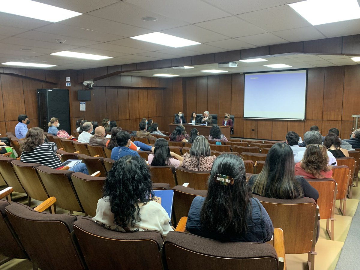 Vero_Velasco_S's tweet photo. El @SRIoficialEc realiza la actualización del convenio con la @PUCE_Ecuador para trabajar con el Núcleo de Apoyo Contable y Fiscal #NAF. https://t.co/9beNRccRf1