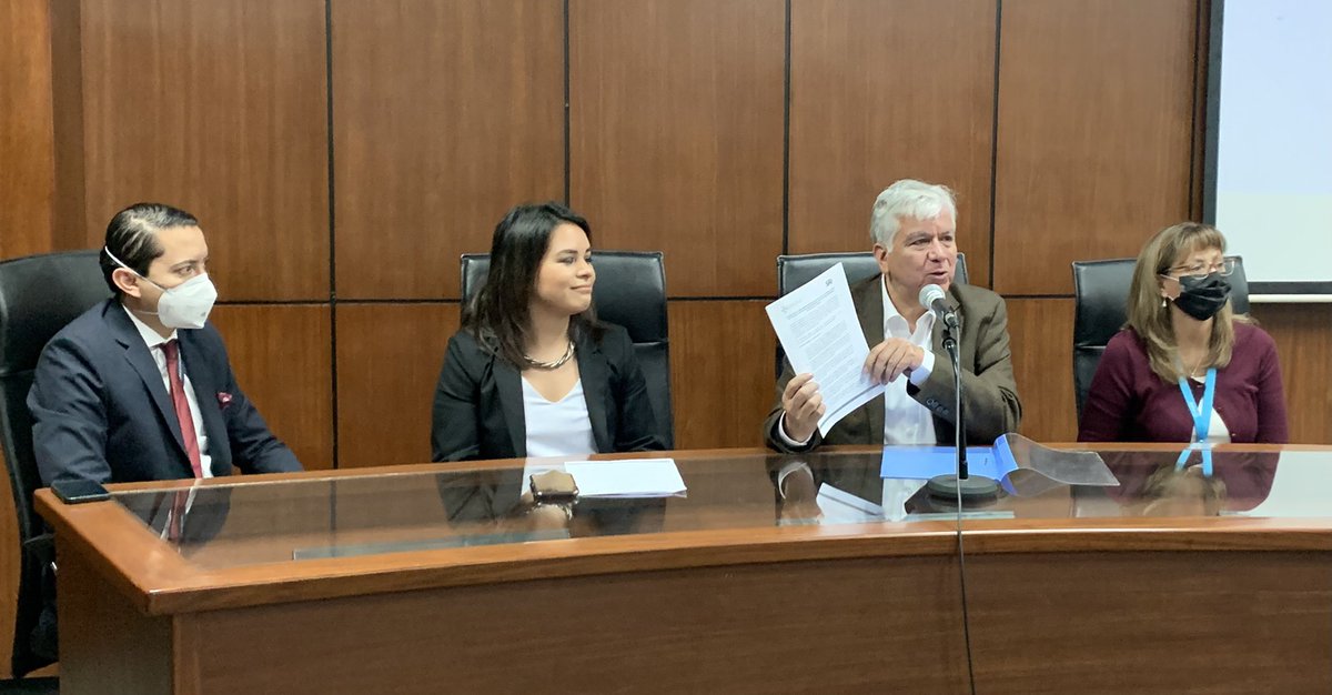 Vero_Velasco_S's tweet photo. El @SRIoficialEc realiza la actualización del convenio con la @PUCE_Ecuador para trabajar con el Núcleo de Apoyo Contable y Fiscal #NAF. https://t.co/9beNRccRf1