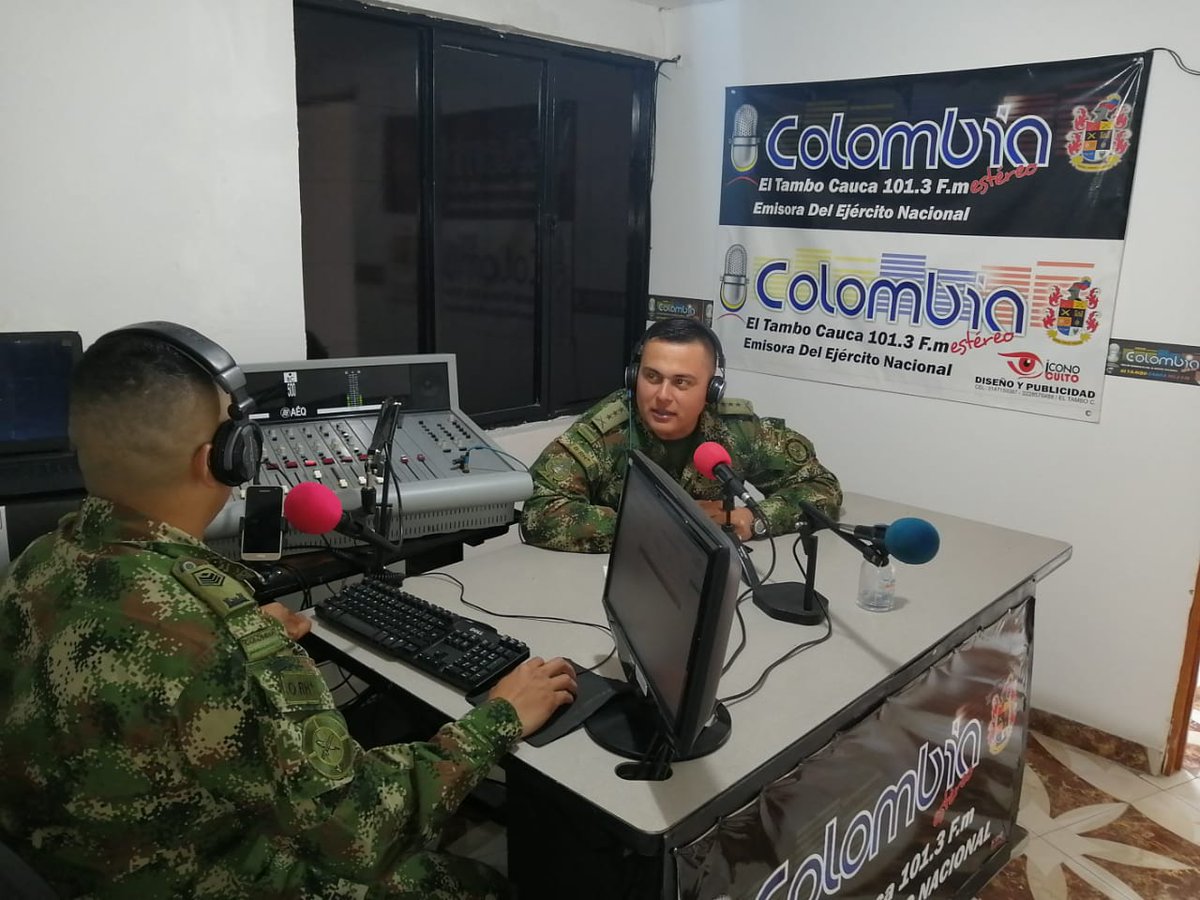 emisoraejercito's tweet photo. En desarrollo de la operación mayor “José Inocencio Chica”, “Pedro Pascasio Martínez” y #Artemisa, el capitán Francisco Parada del #BADRA11, socializa en los 101.3 FM, la importancia de este trabajo entre los soldados y la población civil, para el desarrollo de las regiones. https://t.co/Xgaxgrt2R9