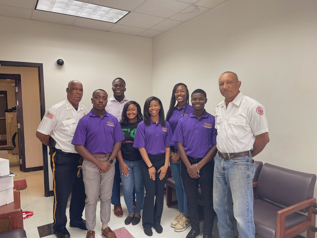 ASUstudentgov's tweet photo. In remembrance of those who provided services during 9/11, Student Government Association would like to acknowledge our campus nurses, fire and police department, and counseling services. For appreciation we passed out  donuts. Thank you for everything you do on Alcorn’s campus https://t.co/0NyLvF3W0C