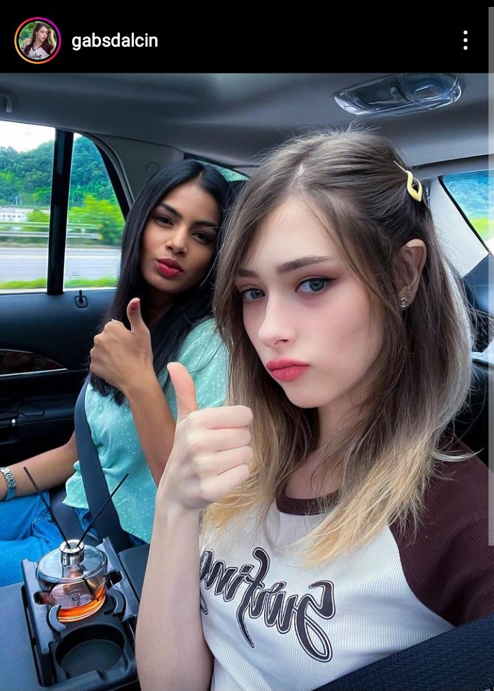 info_blackswan's tweet photo. PIC 📸 | #Gabi publicou um carrossel de fotos junto de #Sriya em comemoração ao seu aniversário #FORYOUSRIYA
#BLACKSWAN #블랙스완 https://t.co/9AyRrWWdcZ