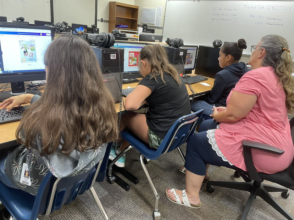 These <a href="/creekviewpride/">Creekview Colts</a> students’ enthusiasm and creativity blew us away as they learned about creating collages in <a href="/canva/">Canva</a> for an upcoming science project. Lots of “WOWs” and proud smiles as they worked!