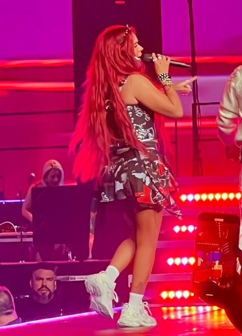 lealtykeid's tweet photo. Karol en Madison Square Garden anoche, junto a ozuna y maldy ❤❤❤ https://t.co/HSKZXfON6B