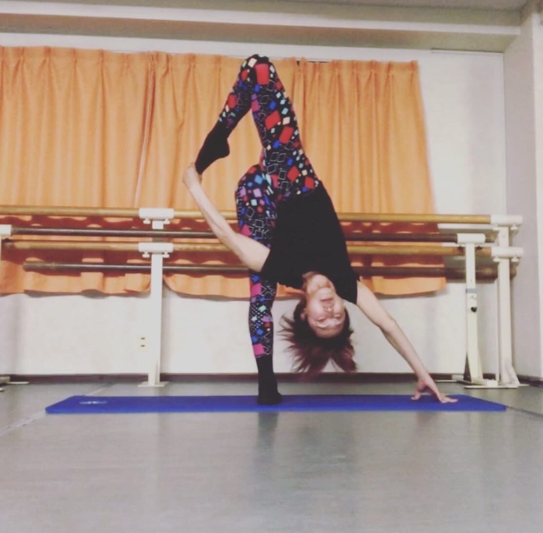YoshichikaKugi's tweet photo. これはこれ☝️😄

#ポールダンス #ポールスポーツ #poledance #polesports #pdtrick 

#compasspose #suryayantraasana
#スーリヤヤントラアーサナ #日時計のポーズ

#supersoldier #supersoldierpose 

#hipopner 

 #ストレッチ #トレーニング #training #stretching #yoga #ヨガ https://t.co/O9FWMWA0fY