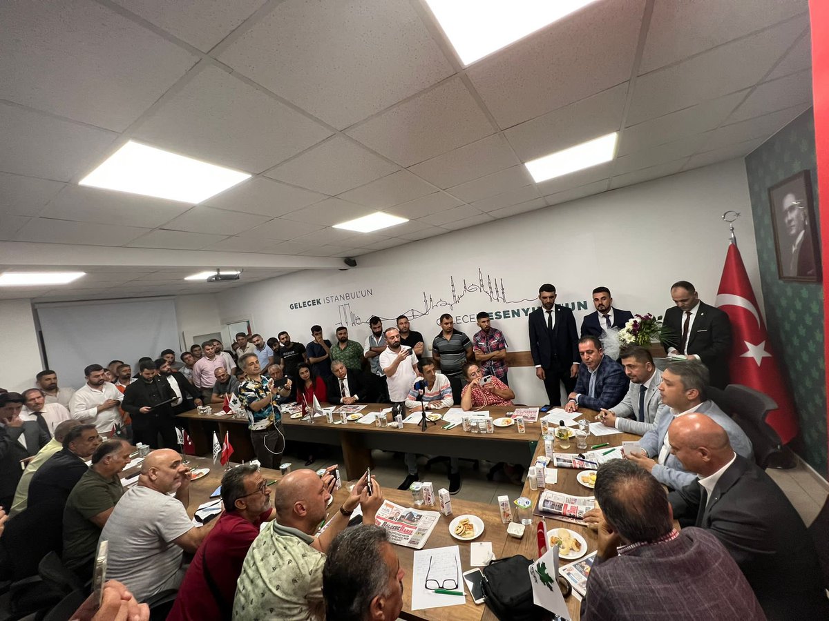 avtekinturan's tweet photo. Gelecek Partisi Esenyurt İlçe Başkanı olarak mazbatamızı dün itibari ile İl Başkanımız Sayın @isamesihsahin den aldık. Gelecek umudunu Esenyurt’ta olgunlaştırıp büyüten kurucu ilçe başkanımız sayın @veyselkaratay2 a yapmış olduğu hizmetlerinden dolayı teşekkür ederim. https://t.co/ruAroFFcoV