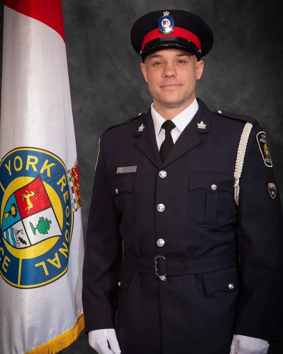 RubyR1117's tweet photo. SALUTE:
With profound sadness, this morning confirmed, a York Regional Police officer was tragically killed in a fatal collision in the City of Markham.
Constable Travis Gillespie, 38, https://t.co/lWvVaJJFH2