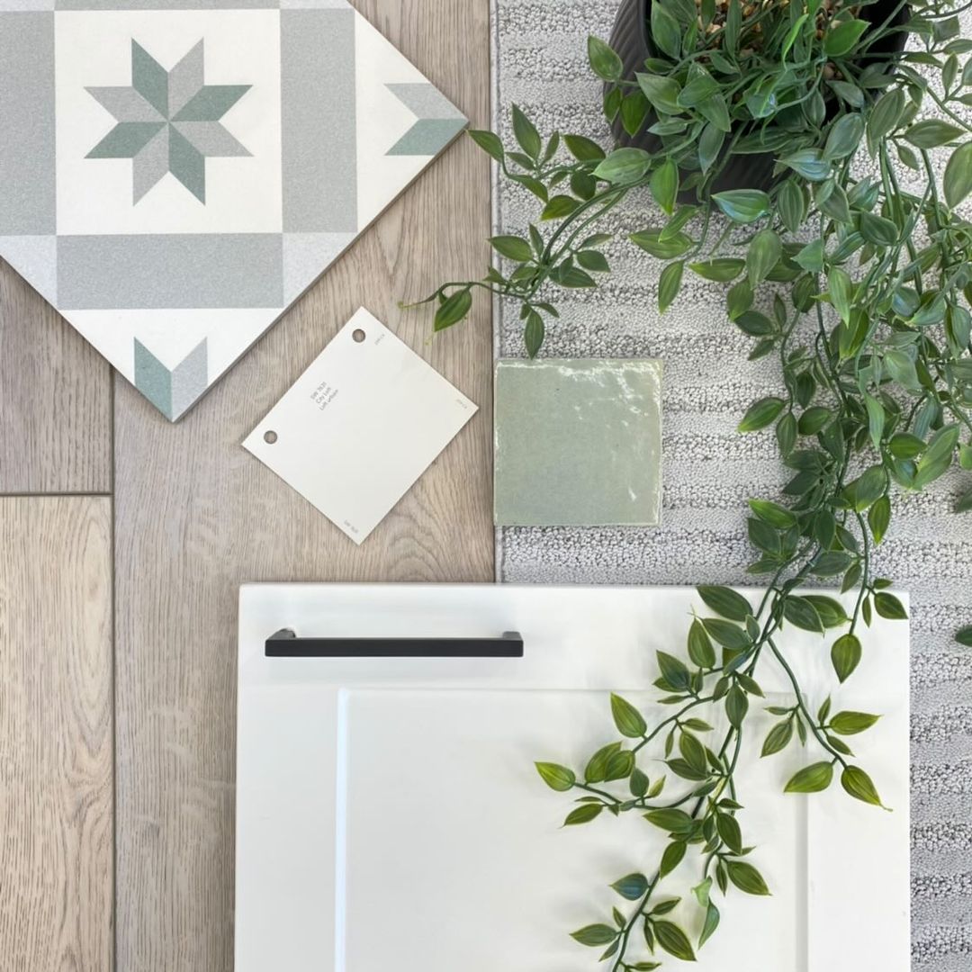 Who doesn't love a flat lay moment? Putting different colours and patterns together helps you visualize your ideas during the design process!
•
Flooring - Luxury Vinyl - Mountain Air
Collection - SureWood Plus
•
Photo by @copperandbrickyeg