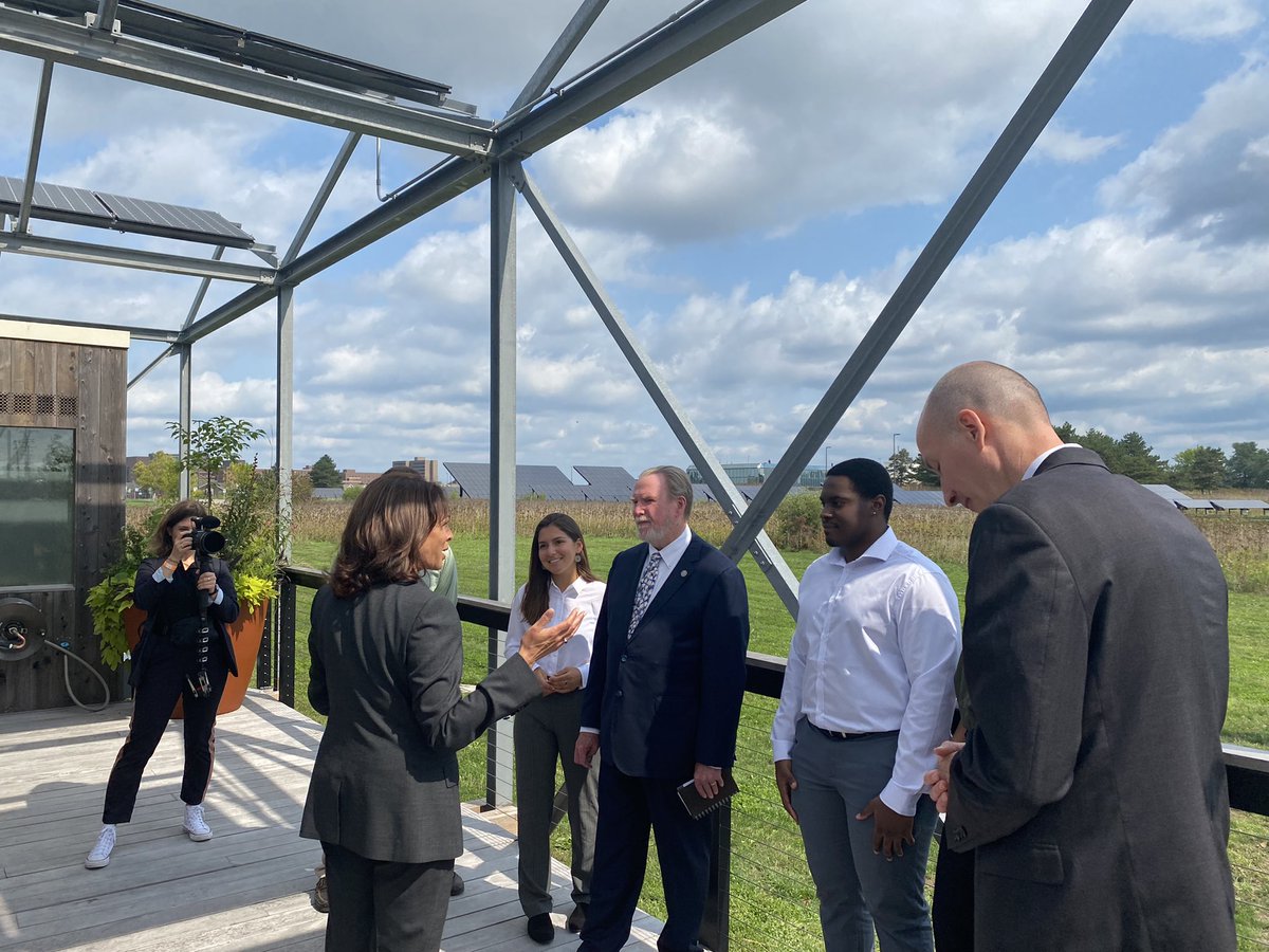.<a href="/VP/">Vice President JD Vance</a> Kamala Harris speaks with students at <a href="/UBuffalo/">UBuffalo</a>’s solar field and sustainable architecture house about their climate and environmental research.