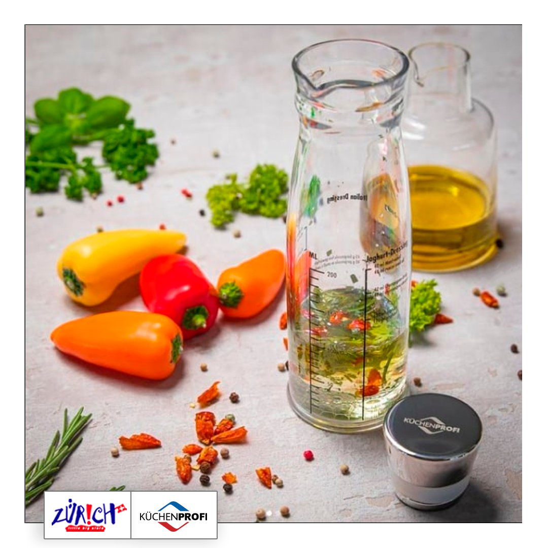 Zurich_Store's tweet photo. 🥗 Recipiente para ADEREZOS Küchenprofi 

El recipiente para aderezos de ensalada trae impreso cuatro recetas y escalas de medición a juego en el exterior.  👩🏼‍🍳

#LittleBigStore 
https://t.co/08r4wanelH

#cocina #cocinando #Kuchenprofi #ensalada #Recipiente #aderezo #verduras https://t.co/exq4fPdhs6