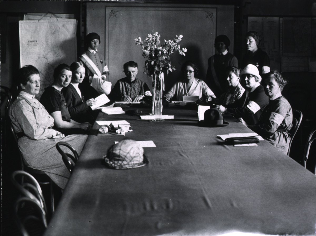 workshopdh2's tweet photo. Just 11 hours to today's deadline to submit proposals for #data #health &amp; #digitalhumanities workshop

Proposal guidelines here: https://t.co/b4U9THMLFK

Eleven nurses seated at a conference table
https://t.co/iC55kb73Ya

@NEH_ODH @NLM_NIH https://t.co/0WLarLp5pQ