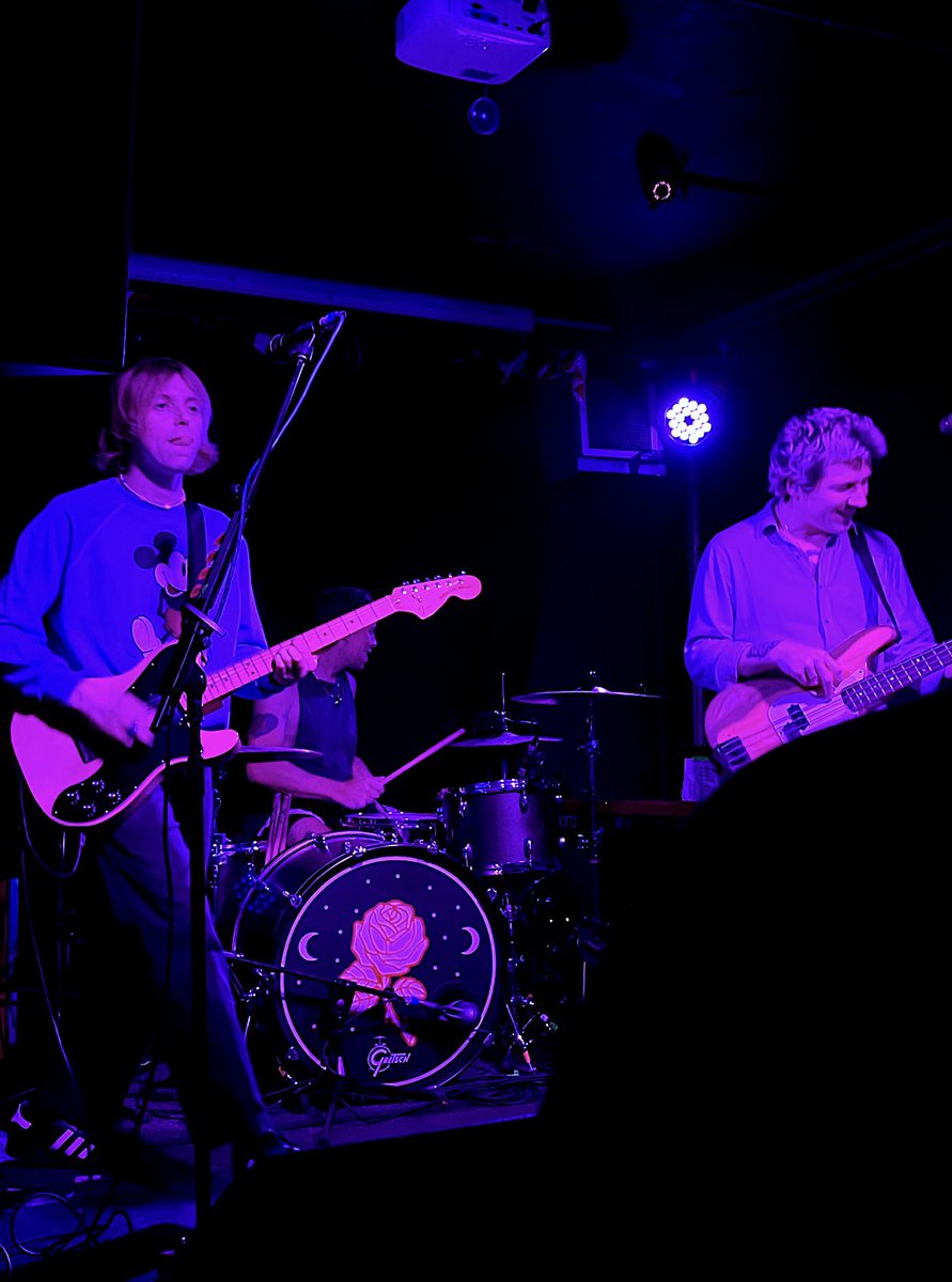 kateconwayflood's tweet photo. πΆ THE XCERTS @ THE OLD BLUE LAST πΆ
Got on down to @theoldbluelast to see @thexcerts absolutely breezing their way through their set for Revive Live last night.
#οΈβ£ #thexcerts #theoldbluelast #revivelive #livemusic #gig #scatterbrain #slackerpop #indie #rock #indierock https://t.co/oNVLFCJOYx