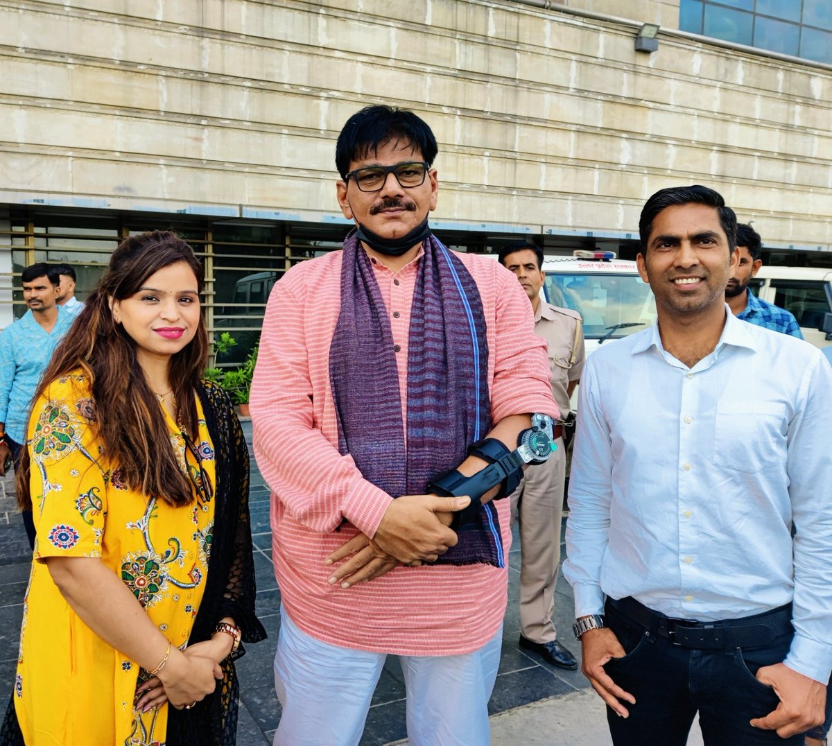 imneels_dleader's tweet photo. आज माननीय @DhirendraGBN जी से मुलाकात का मौका मिला, बहुत बहुत आभार विधायक जी का, उन्होंने सभी की याचनाये सुनकर उनको विश्वास दिलाया कि वो हमेशा ढाल बनकर हमारे साथ खड़े रहेंगे, विधायक जी कोटी कोटी नमन ।।🙏
@AmitRanaGBN
@rathorears
@SriKidambi_FC
#Acecity, #MLAs!! https://t.co/03zATAu2uH