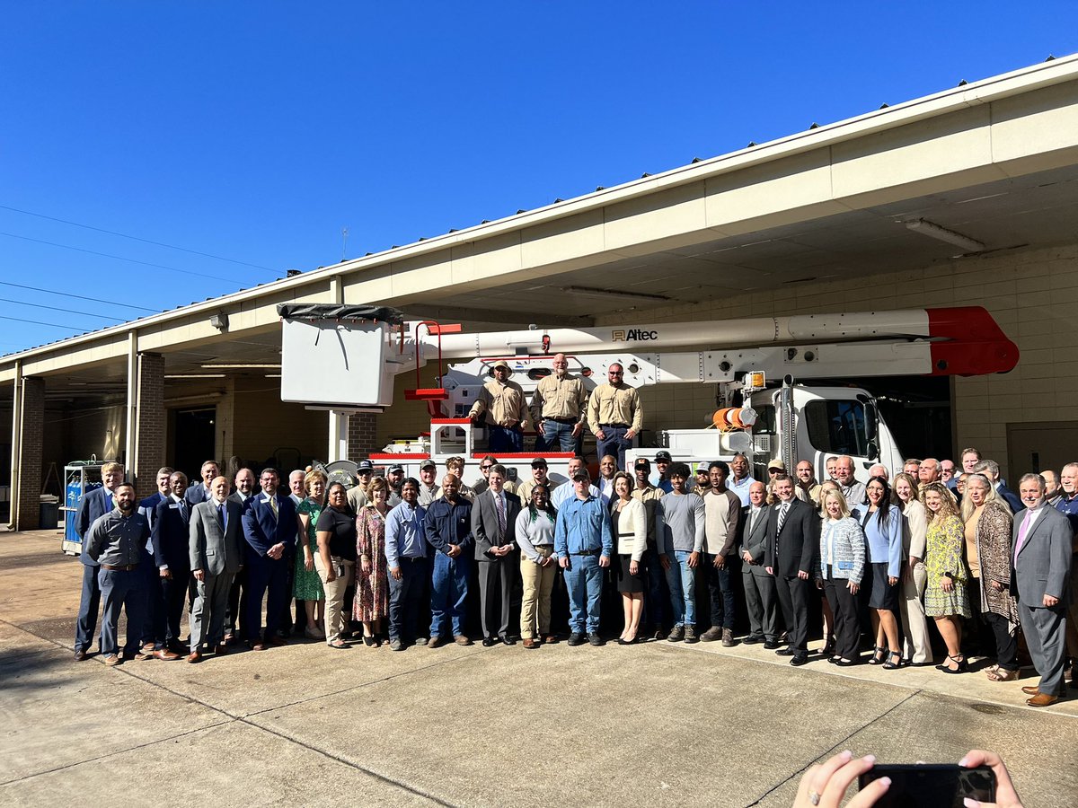 mgrahamMGCCC's tweet photo. Great partnership opportunity with MS Power for the lineworker program! #MSPower #AccelerateMS #MGCCC https://t.co/Y42BnnDAWG