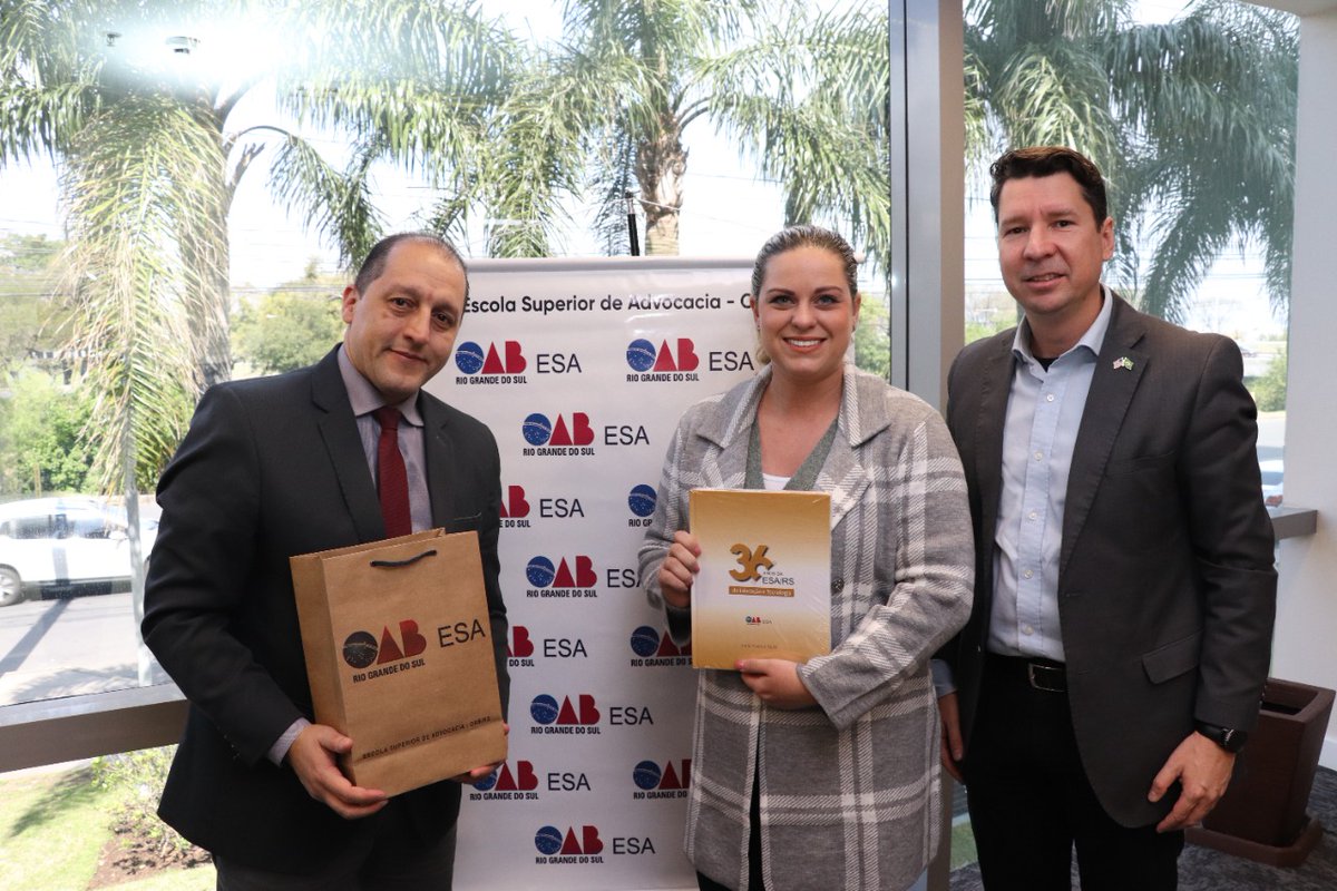 Diretores da ESA/RS receberam a visita da assistente legislativa do Senado de Indiana (EUA), Kaitlyn Gomez, que está no Brasil para participar do programa Legislative Fellows. Saiba mais sobre o programa acessando a notícia: bit.ly/3RKOQOo