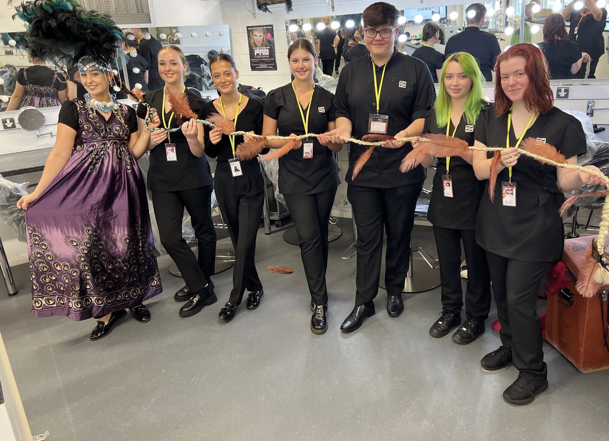 MediaMakeupPage's tweet photo. Fun session with the L3 Makeup learners @coleggwent, such brilliant energy &amp; teamwork!  Only 30 minutes to create the longest plait using a brand new technique🏆 Longest being 364cm which is as tall as an African elephant or 6 Golden retrievers one on top of another - da iawn! https://t.co/NQF6YohCN0