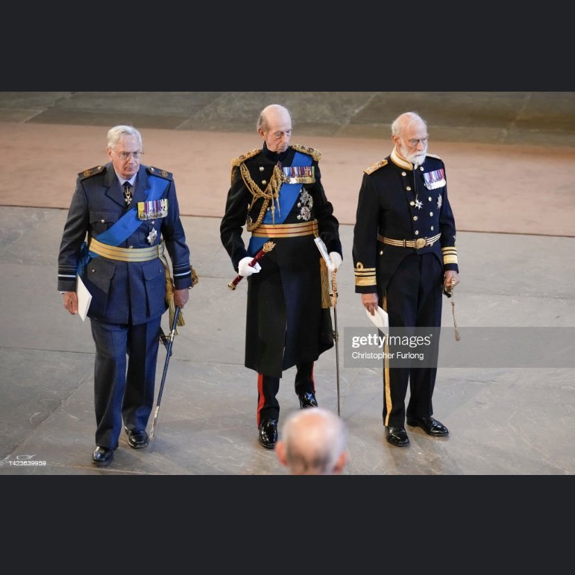 NaomiSky15 tweet media