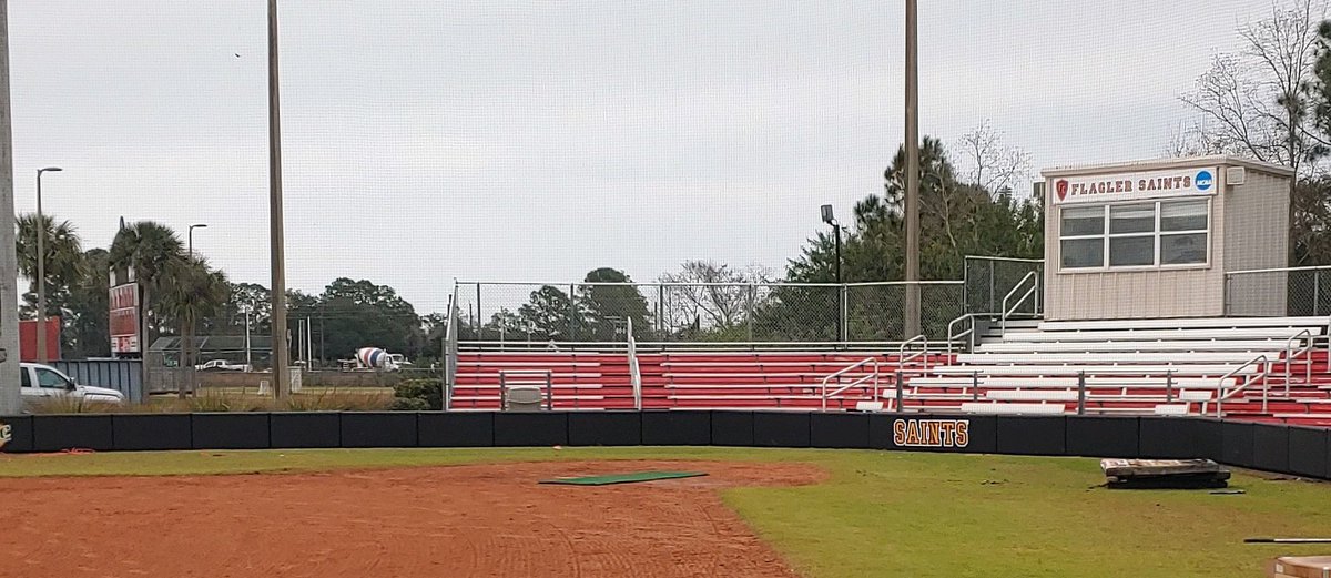 NettingPros's tweet photo. 🚨 #WallPadding Wednesday 

ICYMI: Check out 👀 this #NettingPros Custom Wall Padding Installation @FlaglerSoftball 🥎 #GoSaints 🦁.

The Digital Graphic #WallPadding &amp; the @FlaglerSports #Facilities 🏟️ are Looking 🔥!!!

#Branding
#SchoolBranding
#NettingProsChat 🎧 https://t.co/SpIwhyQpml