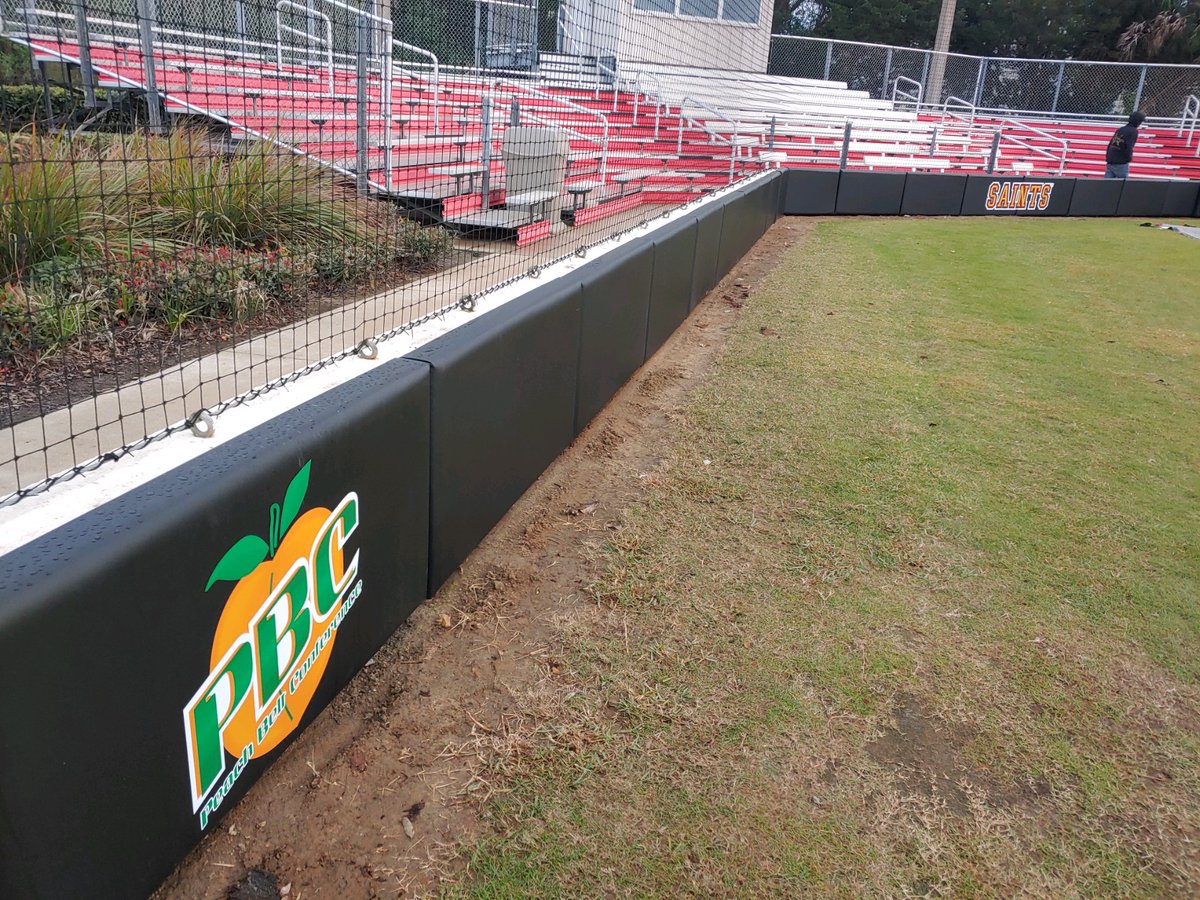 NettingPros's tweet photo. 🚨 #WallPadding Wednesday 

ICYMI: Check out 👀 this #NettingPros Custom Wall Padding Installation @FlaglerSoftball 🥎 #GoSaints 🦁.

The Digital Graphic #WallPadding &amp; the @FlaglerSports #Facilities 🏟️ are Looking 🔥!!!

#Branding
#SchoolBranding
#NettingProsChat 🎧 https://t.co/SpIwhyQpml