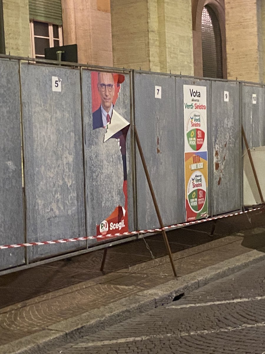 PatrickNdreka's tweet photo. Basta farsi un giretto per capire di chi la “maggioranza” ha veramente paura . Da notare l’unico manifesto strappato . #ElezioniPolitiche22 #pd #enricoletta https://t.co/VUJuKGutr2