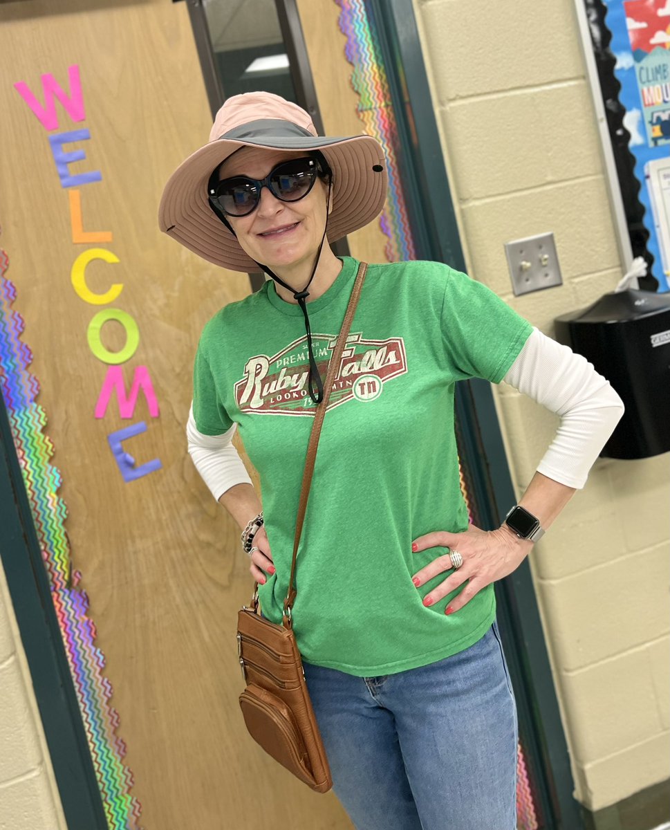 Dress like a #wackytourist ⁉️ Sure 🕶🧢🌆 #RubyFallsTennessee 🌊⛰ #SkyhawkPride 💙💚 #APStin ✨ #imsogladwehadthistimetogether ⏳