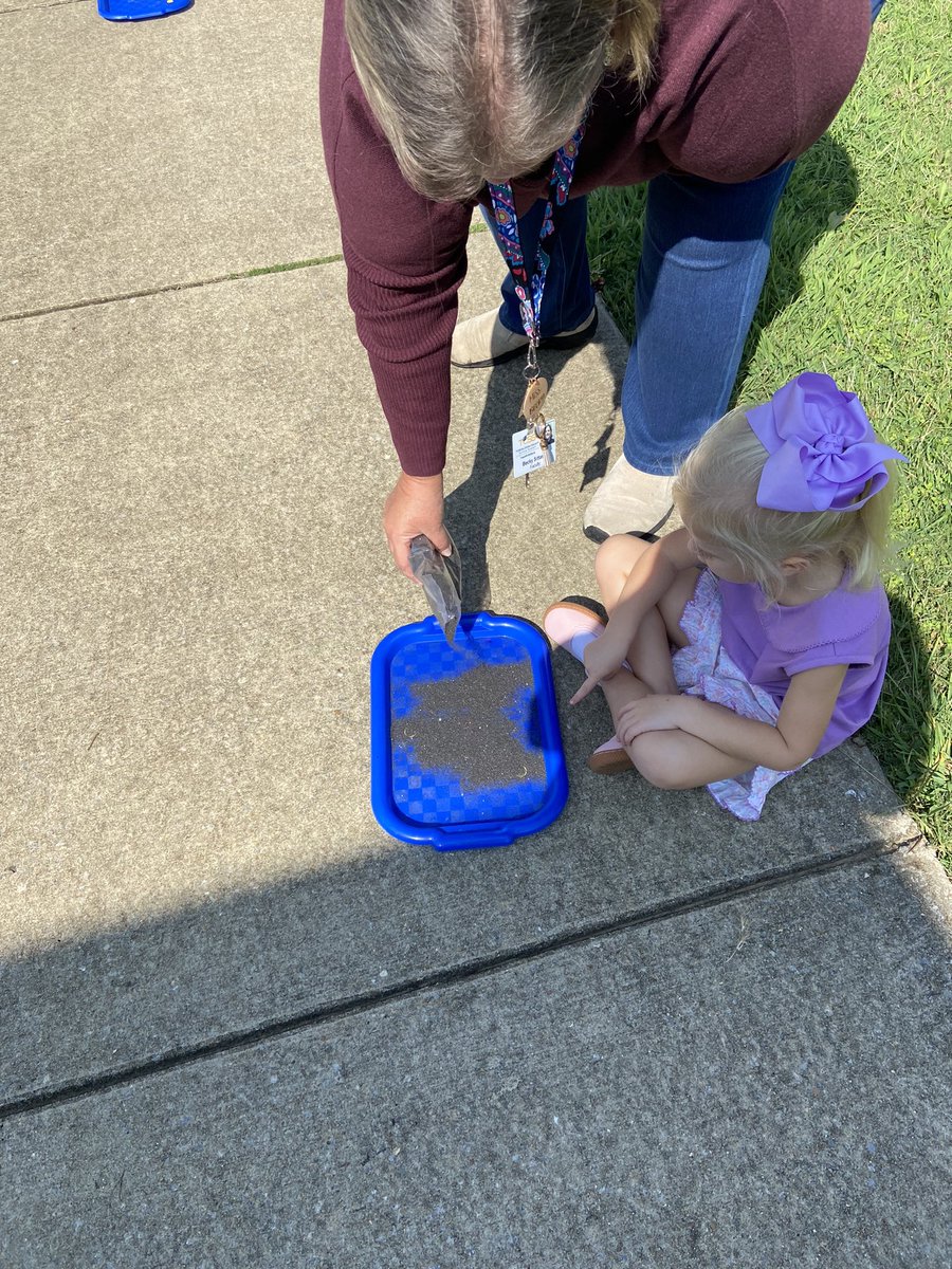 FaucettVestavia's tweet photo. Pre-K students are using magic sand outside to support their learning! #multisensoryapproach #LeadersLearn https://t.co/VzZZlr6rCL