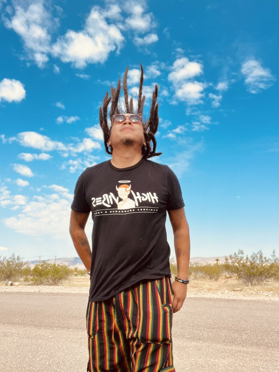 blessingngudvib's tweet photo. Im a #highmonk 🙏🏽🕉 and we are juts starting 🙏🏽🕉 come and join the family today , while a lot of projects are afraid of the market , @thehighmonks  and the team has never stopped 🙏🏽🕉 https://t.co/tIEBz64fsI #BLESSINGSANDGUDVIBES ##LADYMONK #THEHIGMONKS #HIGHBOX #BGV #HIGHVIBES https://t.co/rm4PpZ8K0T