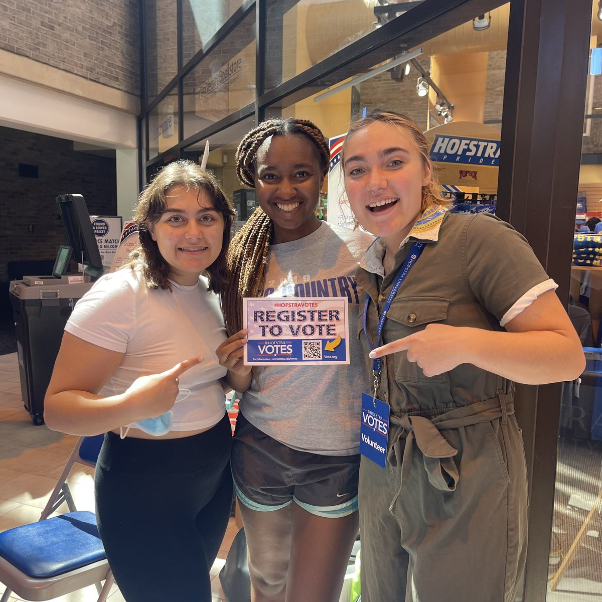 Visit the #HofstraVotes voter registration table in the Student Center Atrium today and every Wednesday during Common Hour. A big thank you to the Nassau County Board of Elections for assisting us with voter registration! 🇺🇸 🗳️