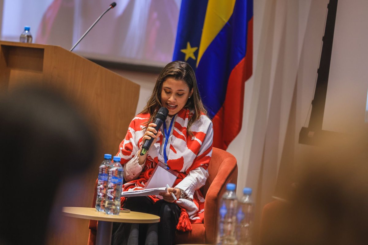ProbogotaRegion's tweet photo. Así las cosas, es fundamental el equilibrio que deberá existir entre la ciudad física y la ciudad digital, concluye @ManuelaUribeB con los invitados al panel 'Ciudad inteligente, habitable y equitativa' en el #SmartcoSummit. https://t.co/8RJo990nST