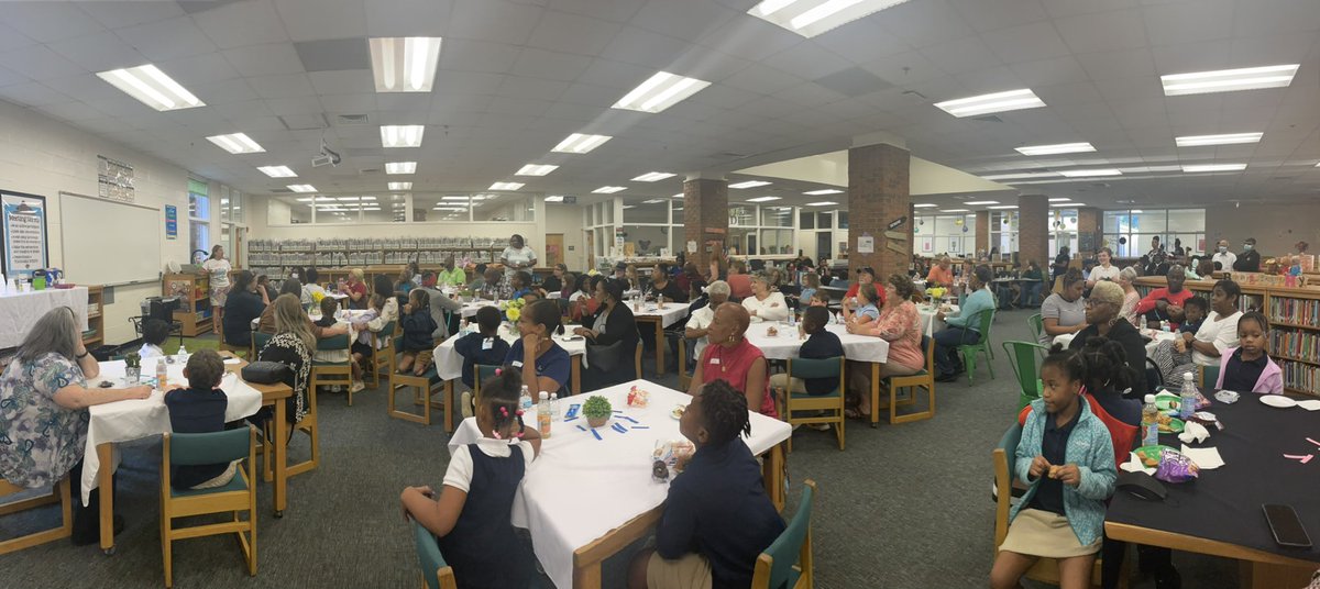 DFlowLeads's tweet photo. It was a GRAND morning @hfemiway! Grandparents are special gifts and we are so grateful for the positive ways they impact our Wildcats and our school! #uptosomethinggood #relationshipsmatter https://t.co/Bcrj52fhUy