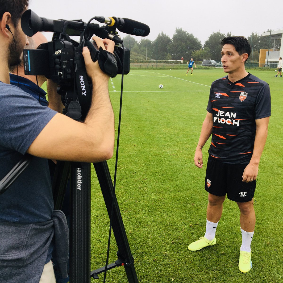 PaulMariGouzerh's tweet photo. 🎥 Reportage de @PVSportFR sur les Merlus 🐟 à retrouver vendredi soir avant #AJAFCL et dimanche soir dans #DimancheSoirFootball ! https://t.co/xbAAV9JJas