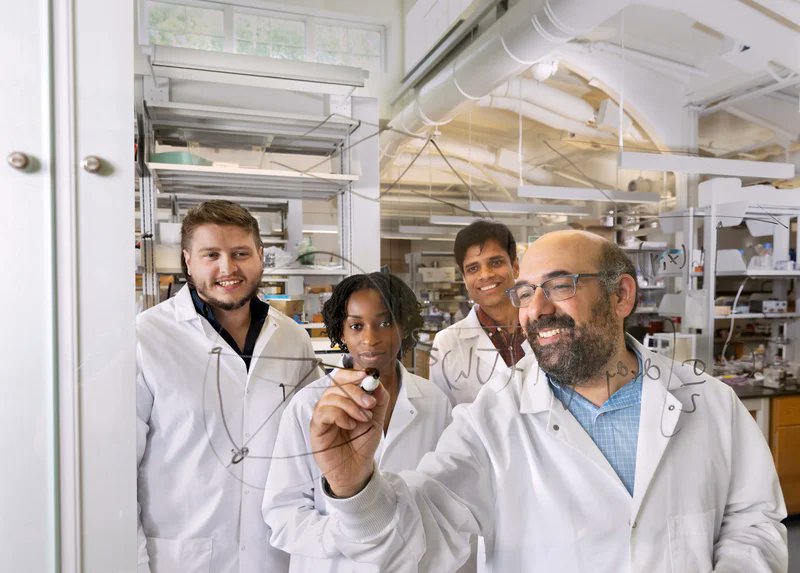syracusephysics's tweet photo. We are pleased to share that our own Prof. Christian Santangelo and his @SUBioInspired collaborator, Prof. Pranav Soman, were recently highlighted for their joint research in bringing solutions to public health crises. You can find this article &amp; more at our link in bio! #phycuse https://t.co/REeYGJvgMU