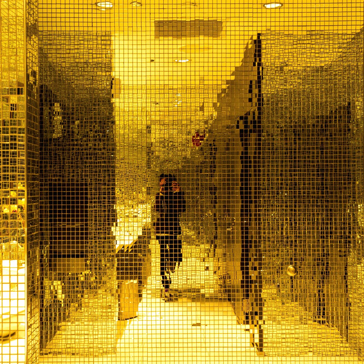 cameralab21's tweet photo. Nadja Perez - Reflection https://t.co/vTfRnEJPgh