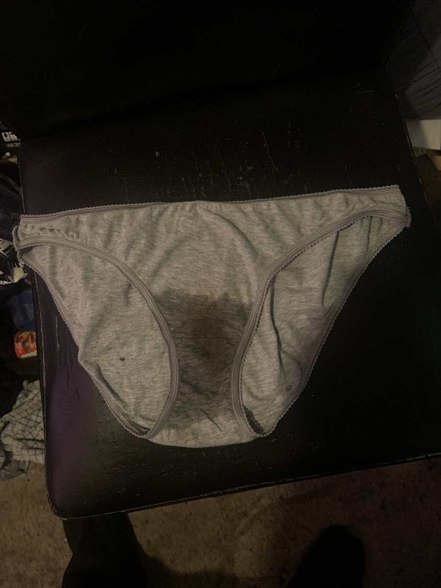 andyadronwalk's tweet photo. Just found my friends panties fresh off they stink of pee ❤️❤️❤️💦💦💦❤️❤️❤️ https://t.co/mcJxXczxC7