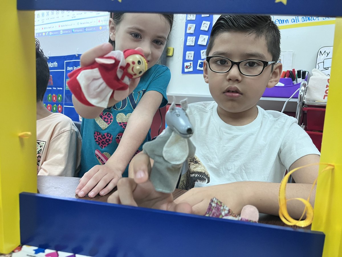 MsTaylorALE's tweet photo. Retelling Little red riding hood this morning.  Learning about fairy tales using our new puppets and stage!  #ALElovesreading  #ALEcanretell  @NISDSpecialEd @NISDMurnin @Got2LoveBooks @CourtneyShelby5 https://t.co/NZrBOdhFL5
