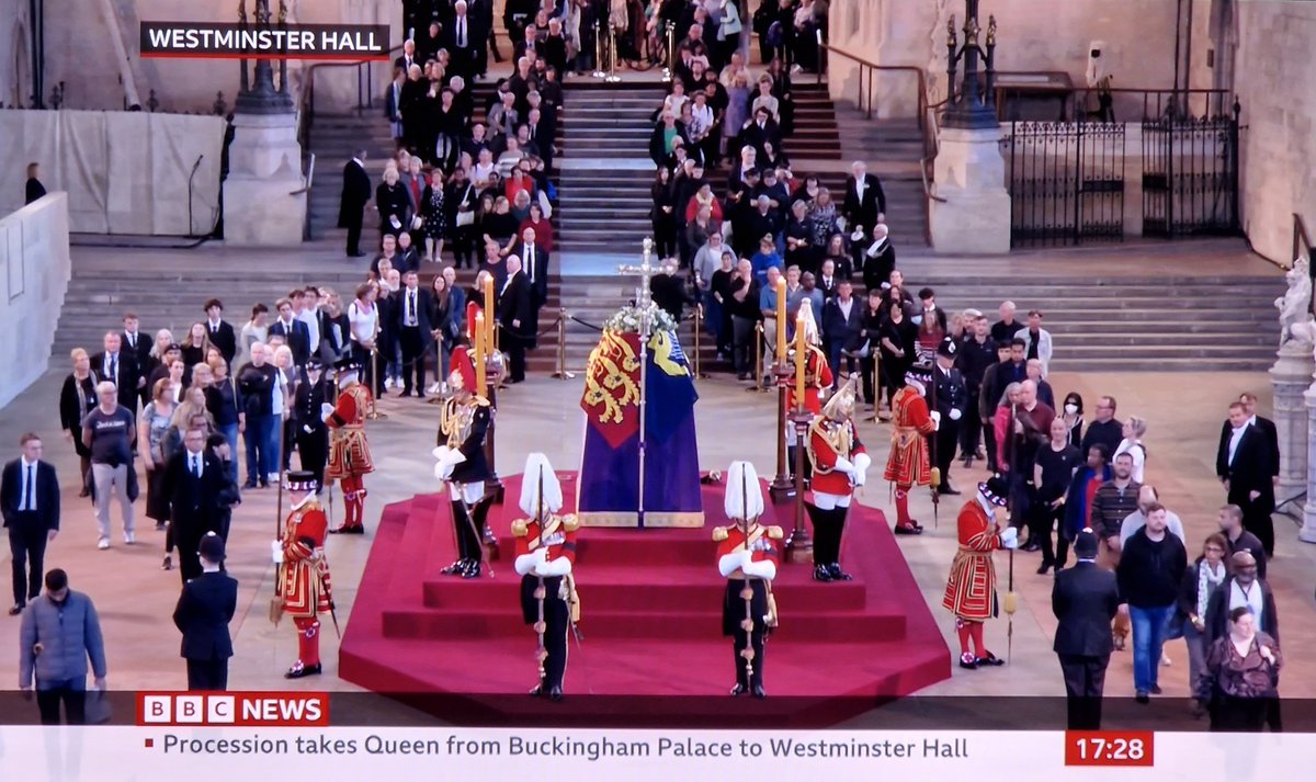 _cloudy_a's tweet photo. Very touching, stately, impressive...the music, the bells and gunshots, all the people along the route, all the people queueing to say their goodbyes ❤️ #QueenElizabeth #QueensProcession https://t.co/XNf7rEmgrC