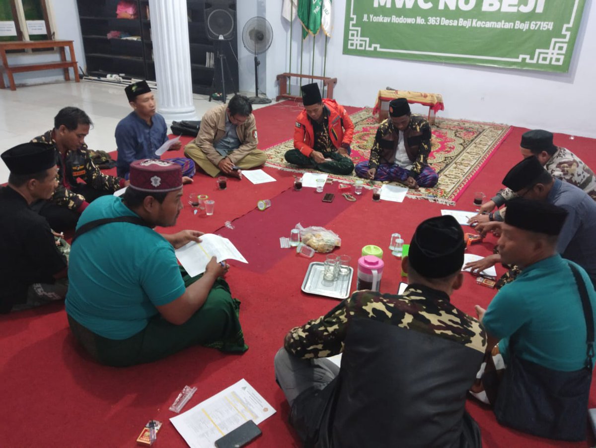 imamnahrowiswe1's tweet photo. Hasan Ubaidillah, S.Pd
Sekretaris PC GP Ansor Bangil
Menghadiri Rapat Koordinasi Persiapan Diklatsar III Satkoryon Banser PAC GP ANSOR Beji
@HasanUbaidilla3 @ansorbangilcen1 @BangilAnsor
#SpiritiBaruAnsorBeji
#SpiritBaruAnsorJatim
#Ansor #Banser #banser #bangil https://t.co/A2Q9SVbvsq
