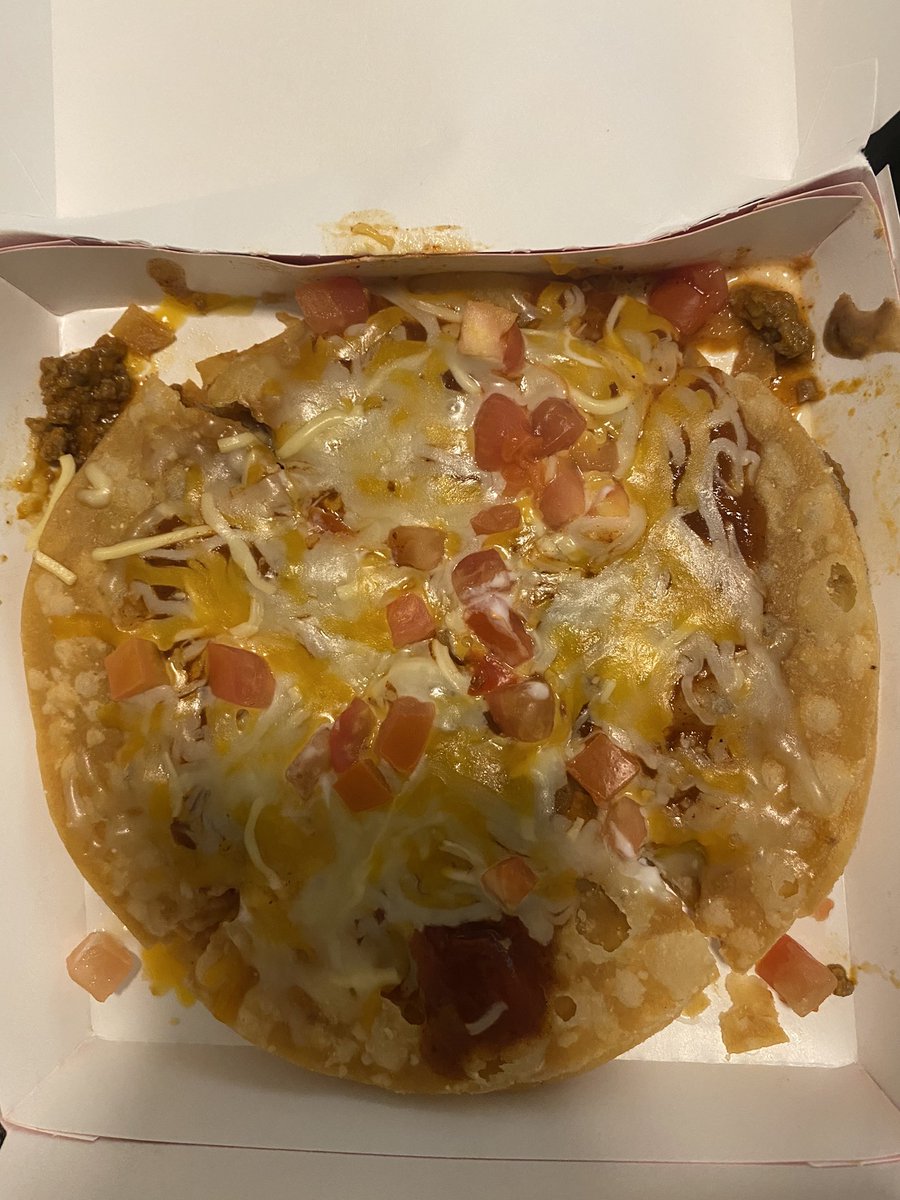 AdmireTeonna's tweet photo. @tacobell I enjoyed the Mexican pizza back in the day, so was excited to see it back and ended up getting one yesterday, the presentation was fine but parts of the Mexican pizza had a hint of dish soap or something. Just not the same as before 😭 https://t.co/utGQRyiocK
